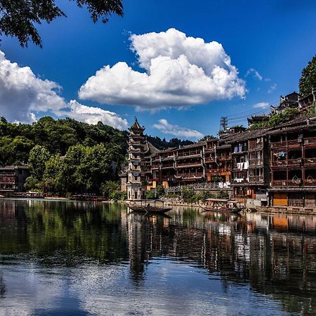 Dream In Fenghuang Apartment Bagian luar foto