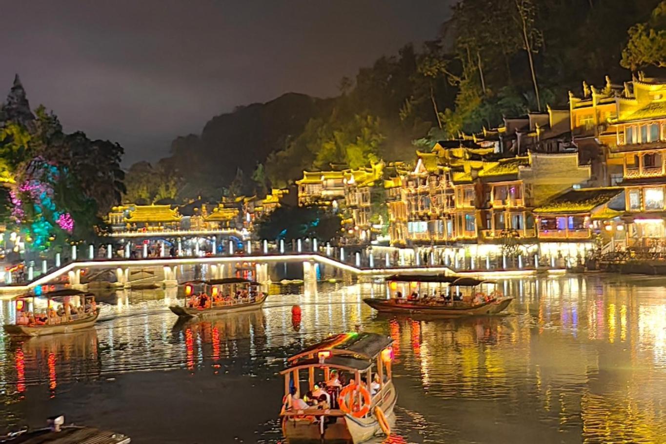Dream In Fenghuang Apartment Bagian luar foto
