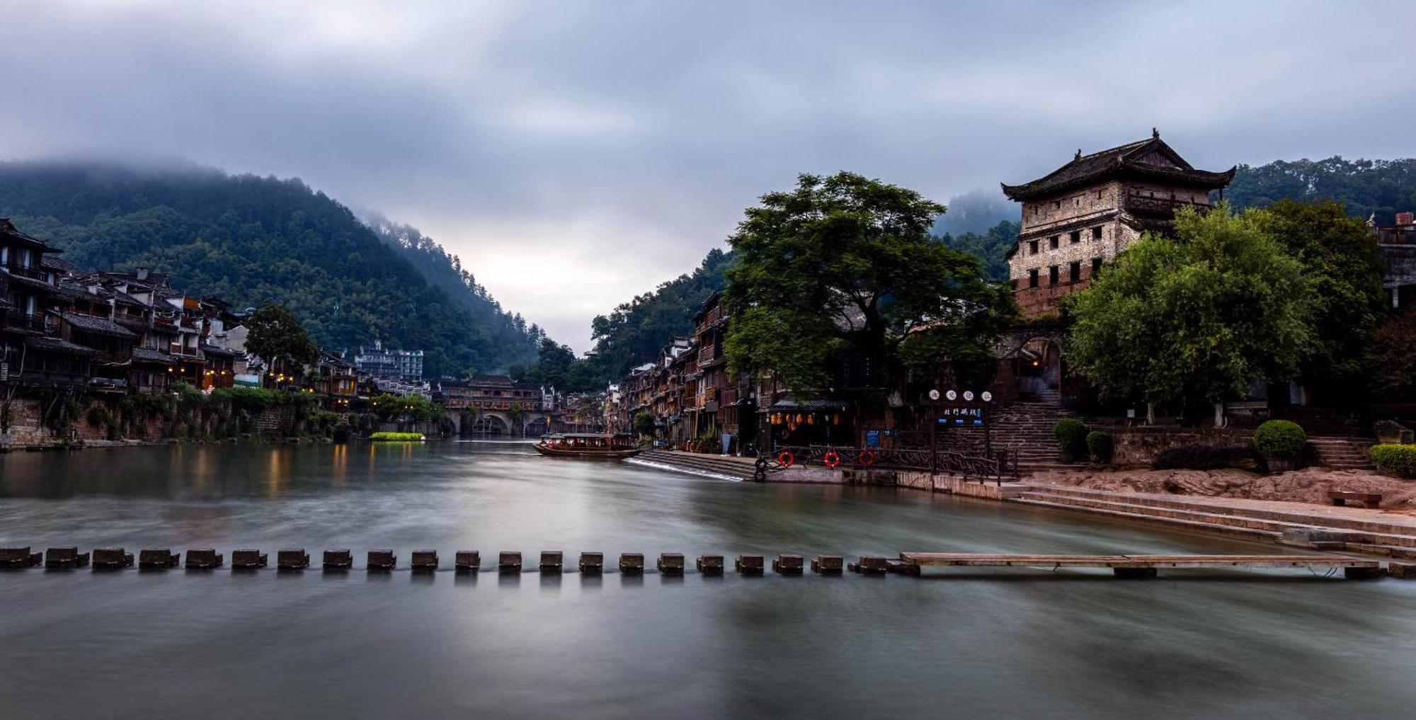 Dream In Fenghuang Apartment Bagian luar foto